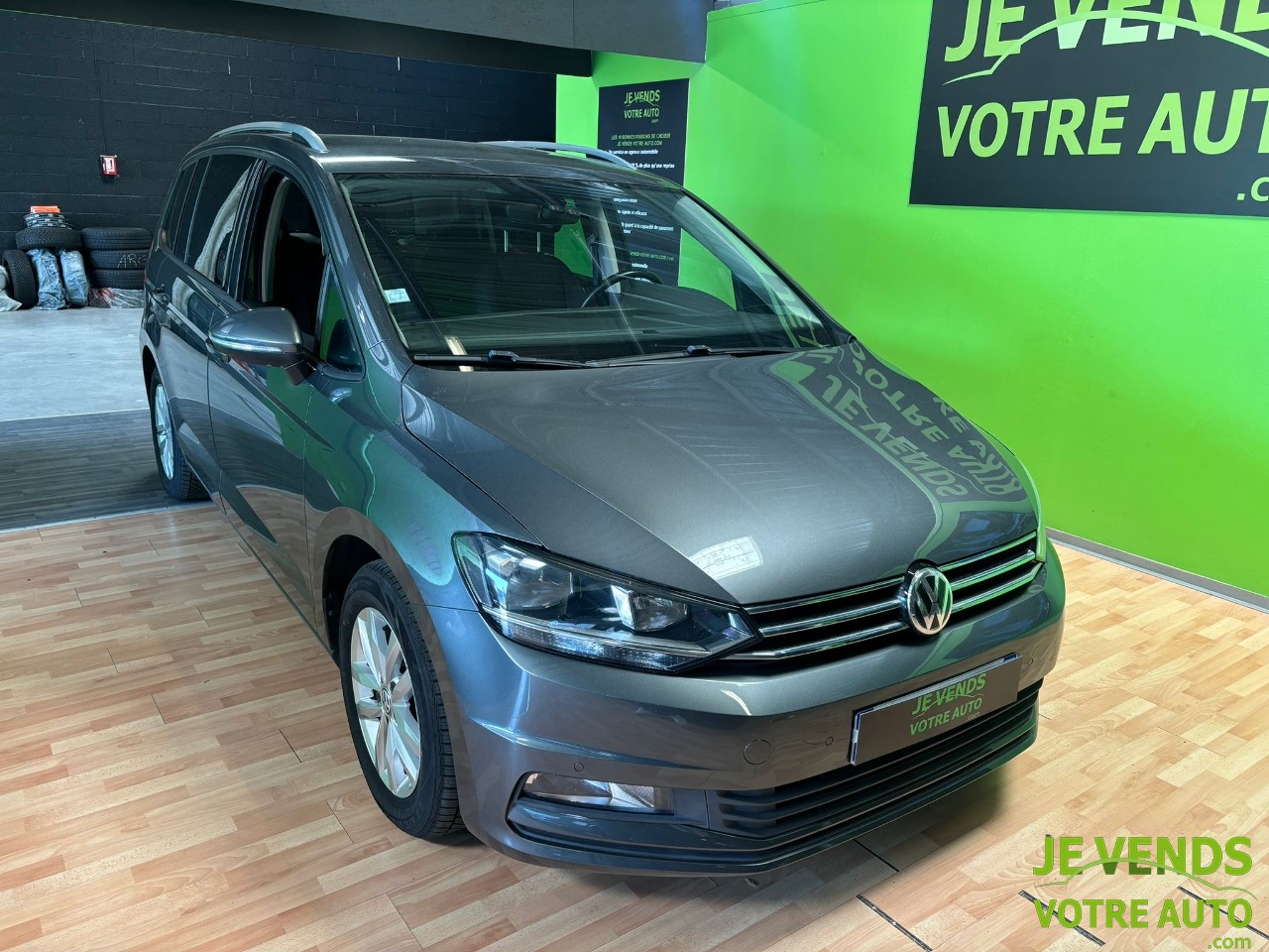 VOLKSWAGEN TOURAN