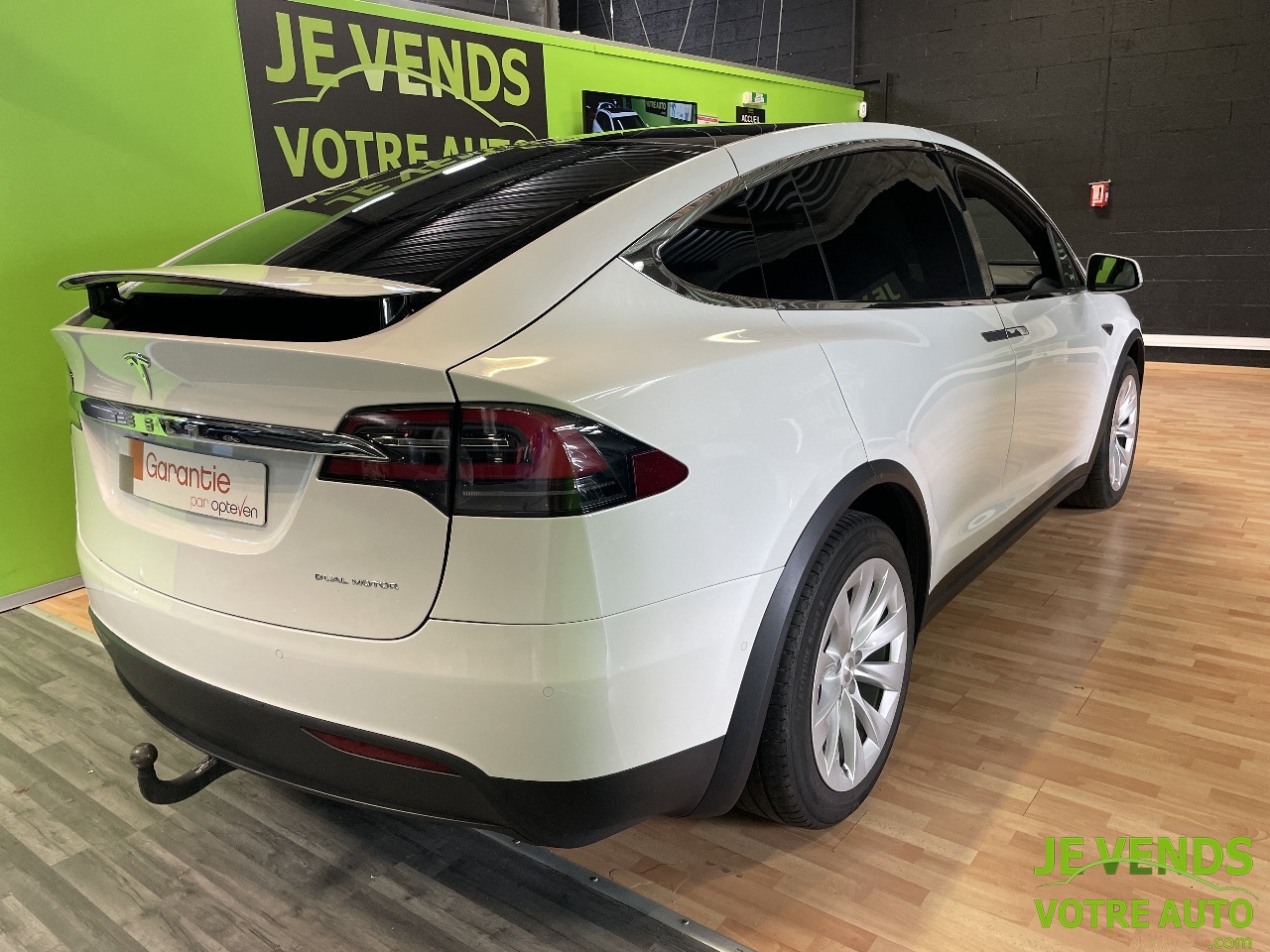 TESLA MODEL X