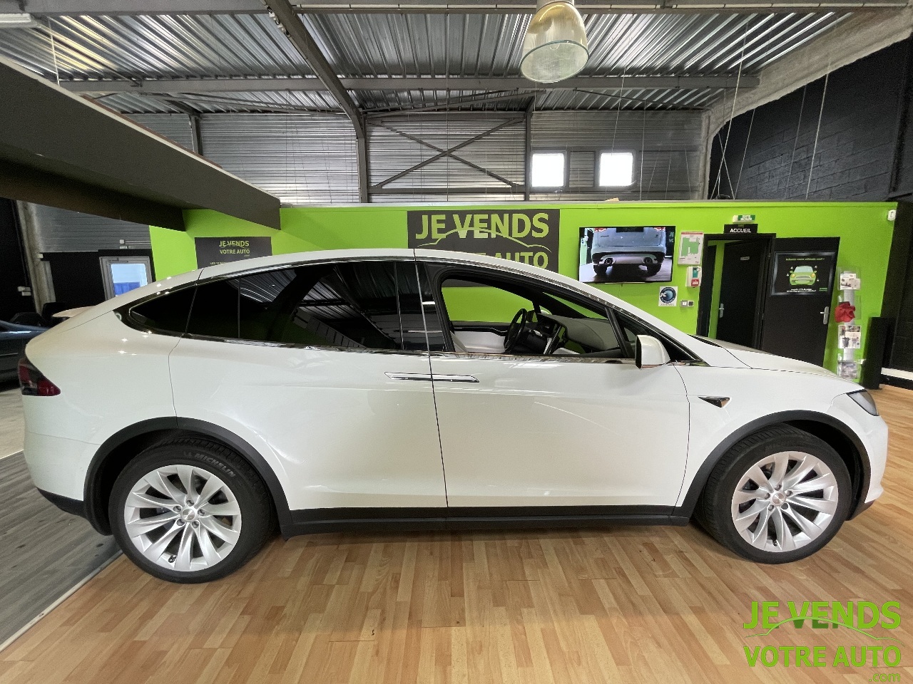 TESLA MODEL X