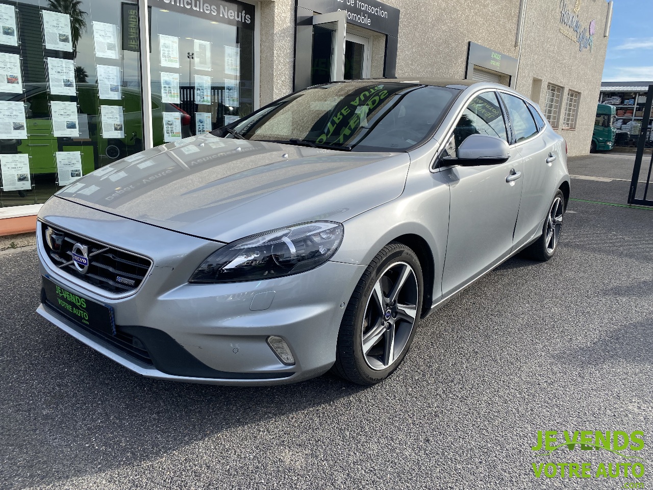 VOLVO V40