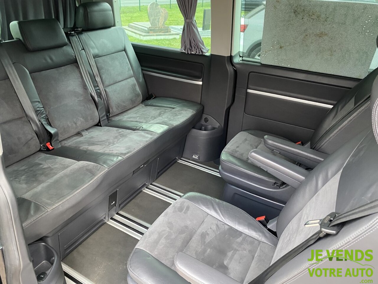 VOLKSWAGEN Multivan