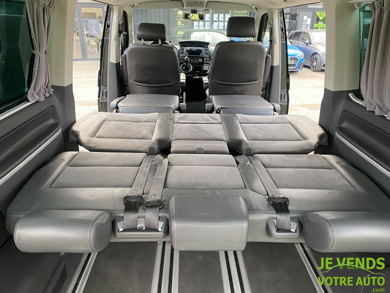 VOLKSWAGEN Multivan