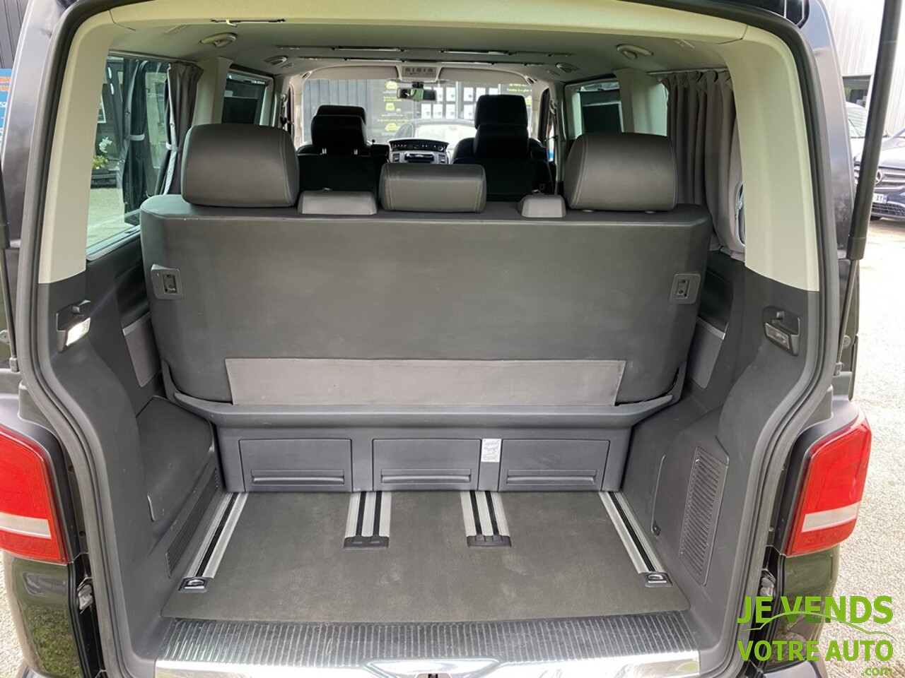 VOLKSWAGEN Multivan