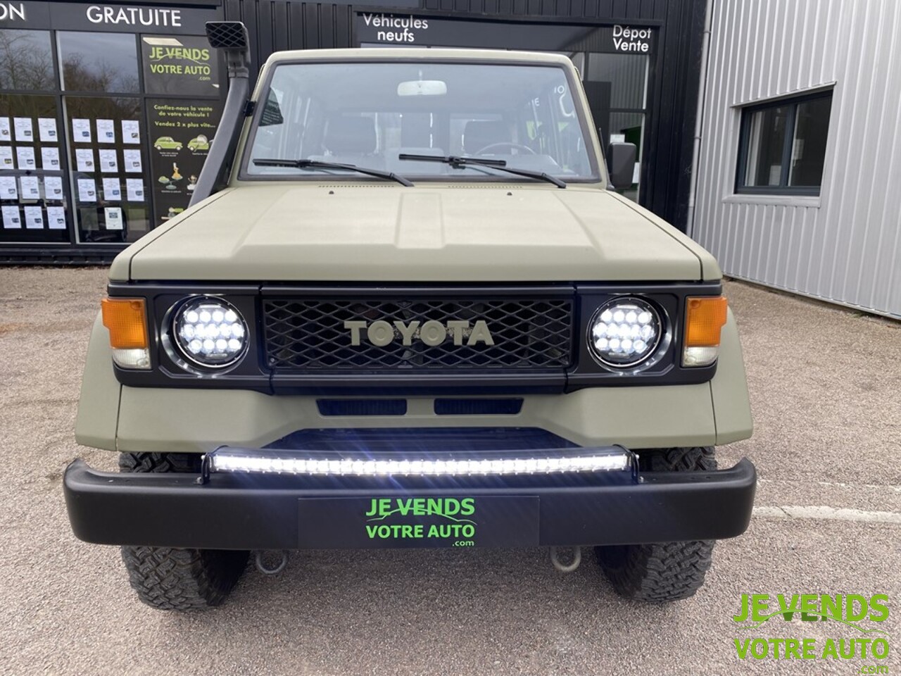 TOYOTA LAND CRUISER