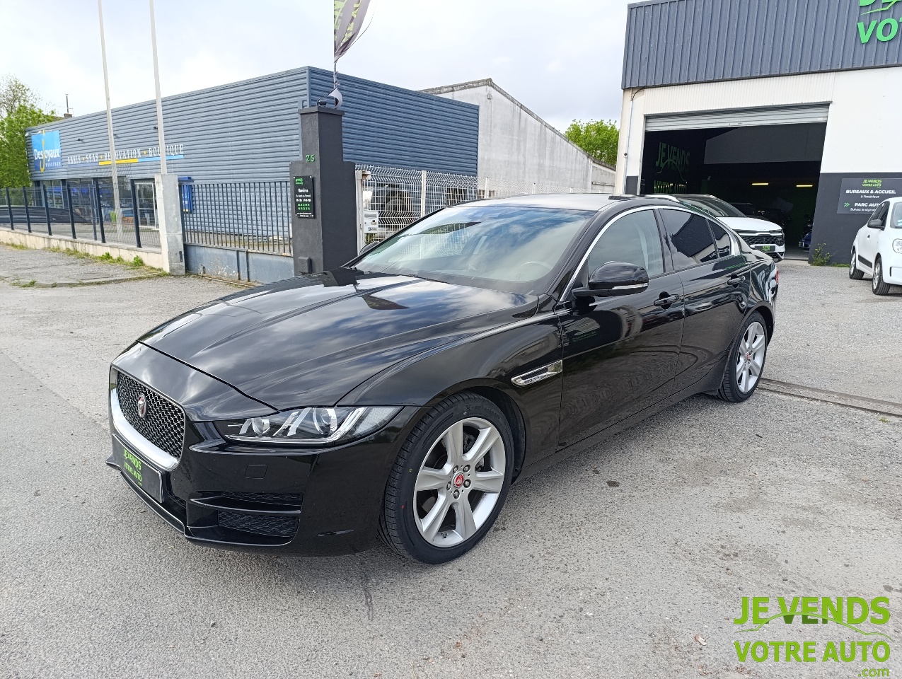 JAGUAR XE