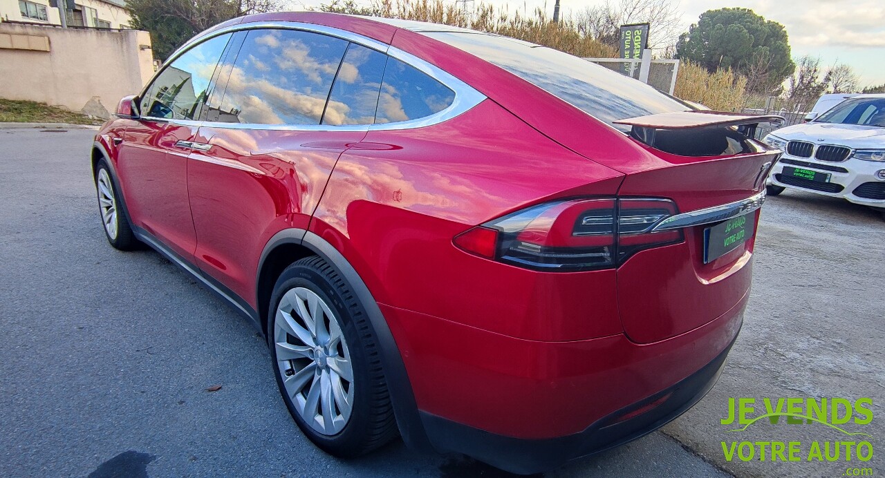 TESLA MODEL X