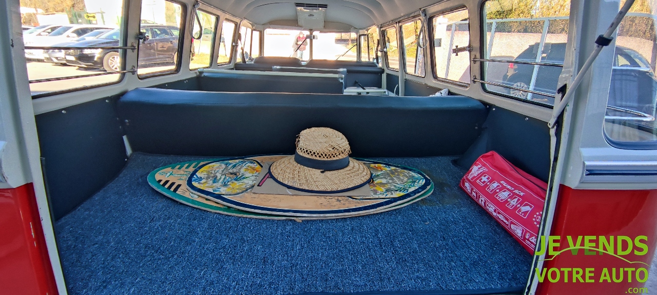 VOLKSWAGEN COMBI