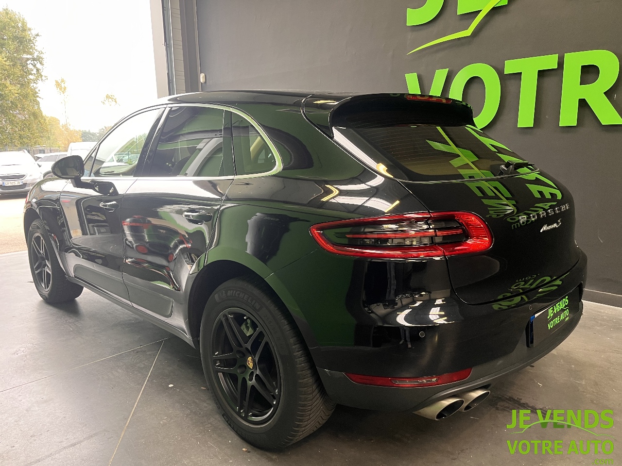 PORSCHE Macan