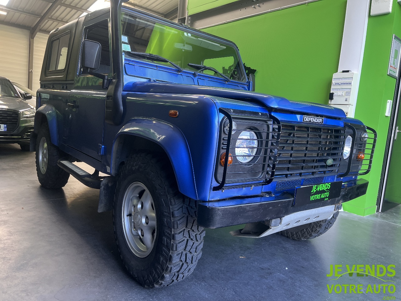 LAND ROVER DEFENDER