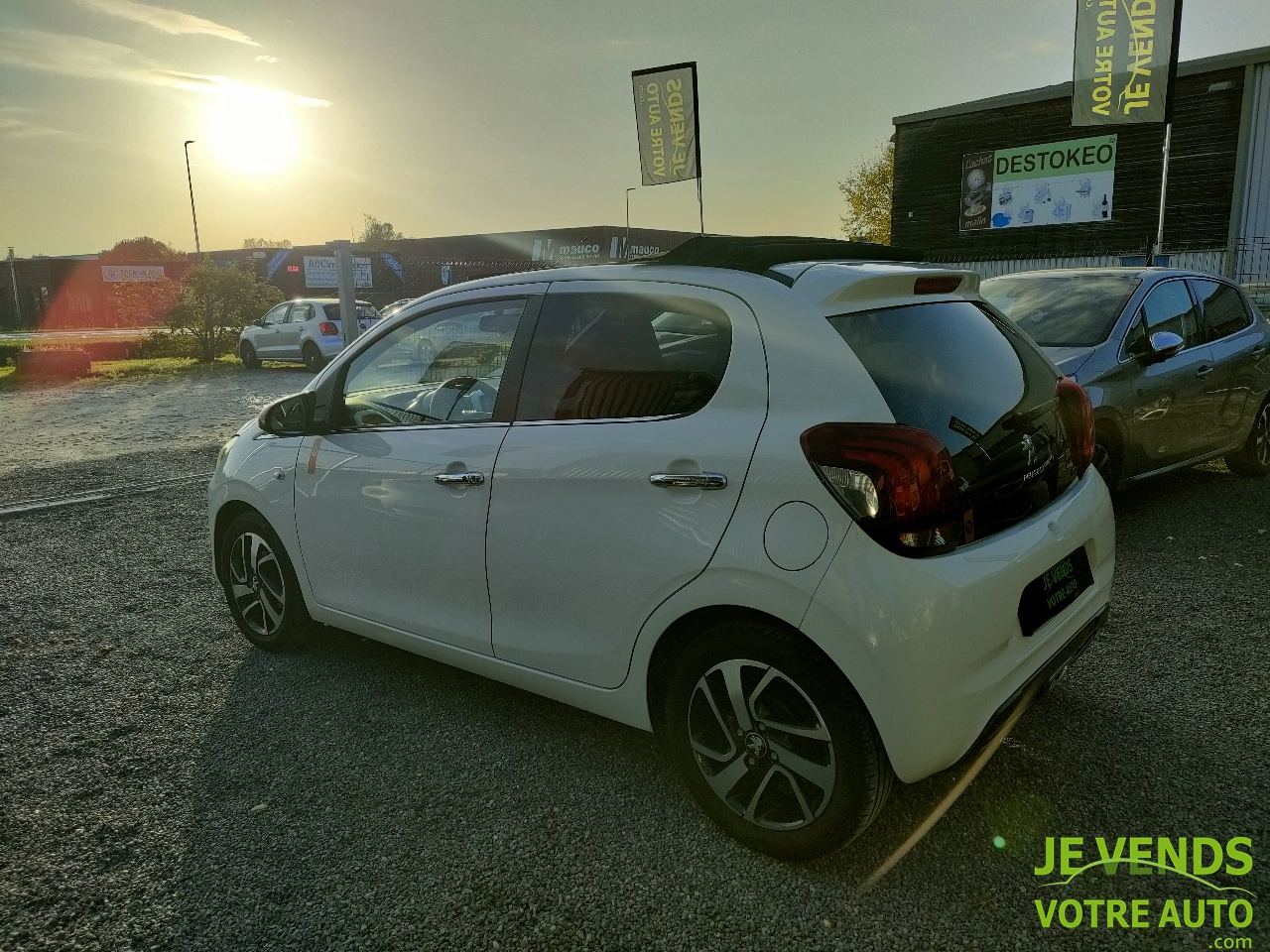 PEUGEOT 108