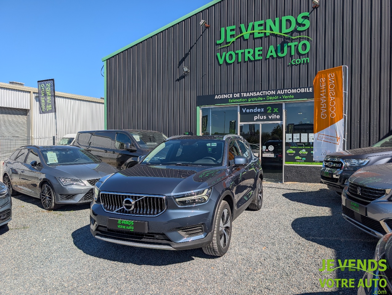 VOLVO XC40