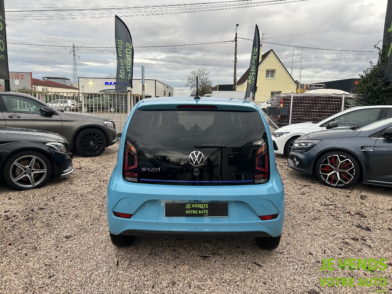 VOLKSWAGEN UP