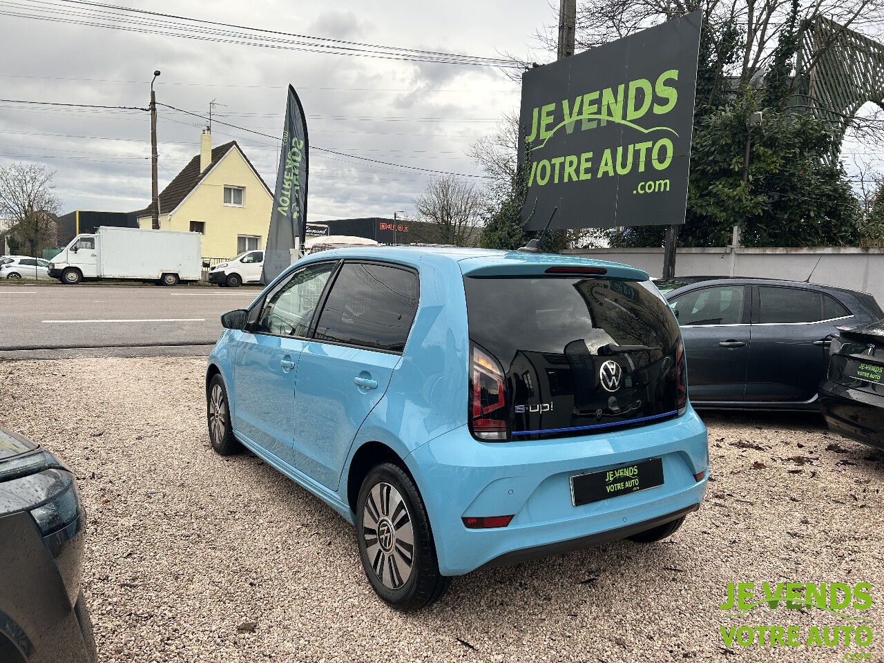 VOLKSWAGEN UP