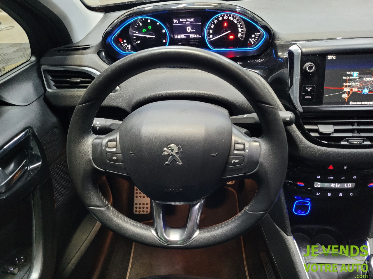 PEUGEOT 208