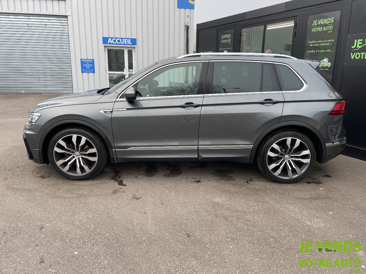 VOLKSWAGEN TIGUAN