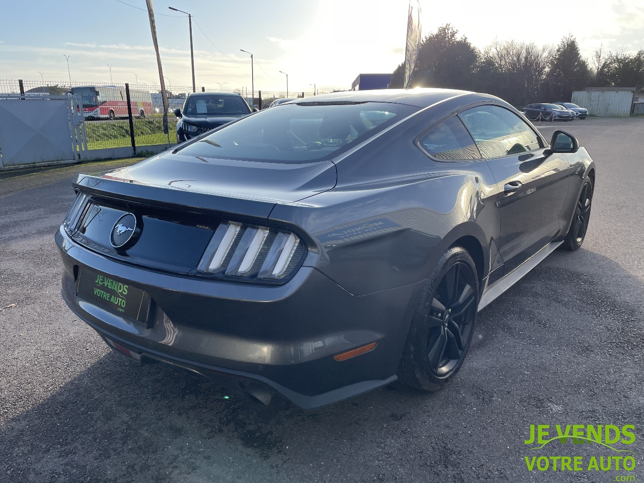 FORD MUSTANG