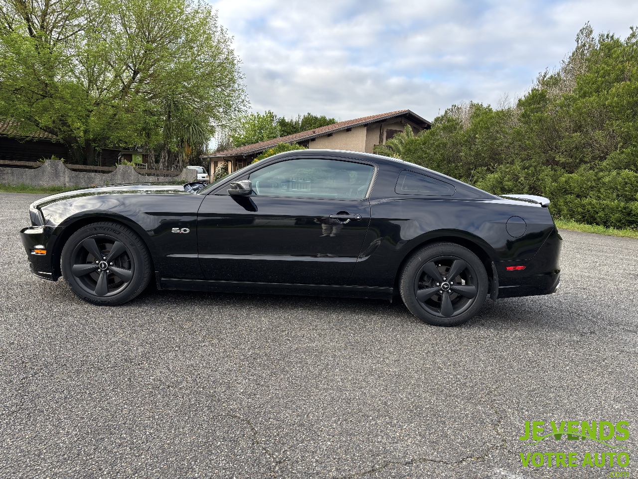 FORD MUSTANG