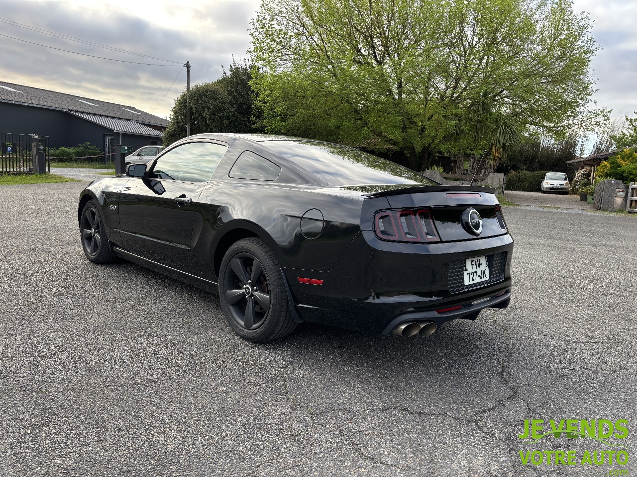 FORD MUSTANG