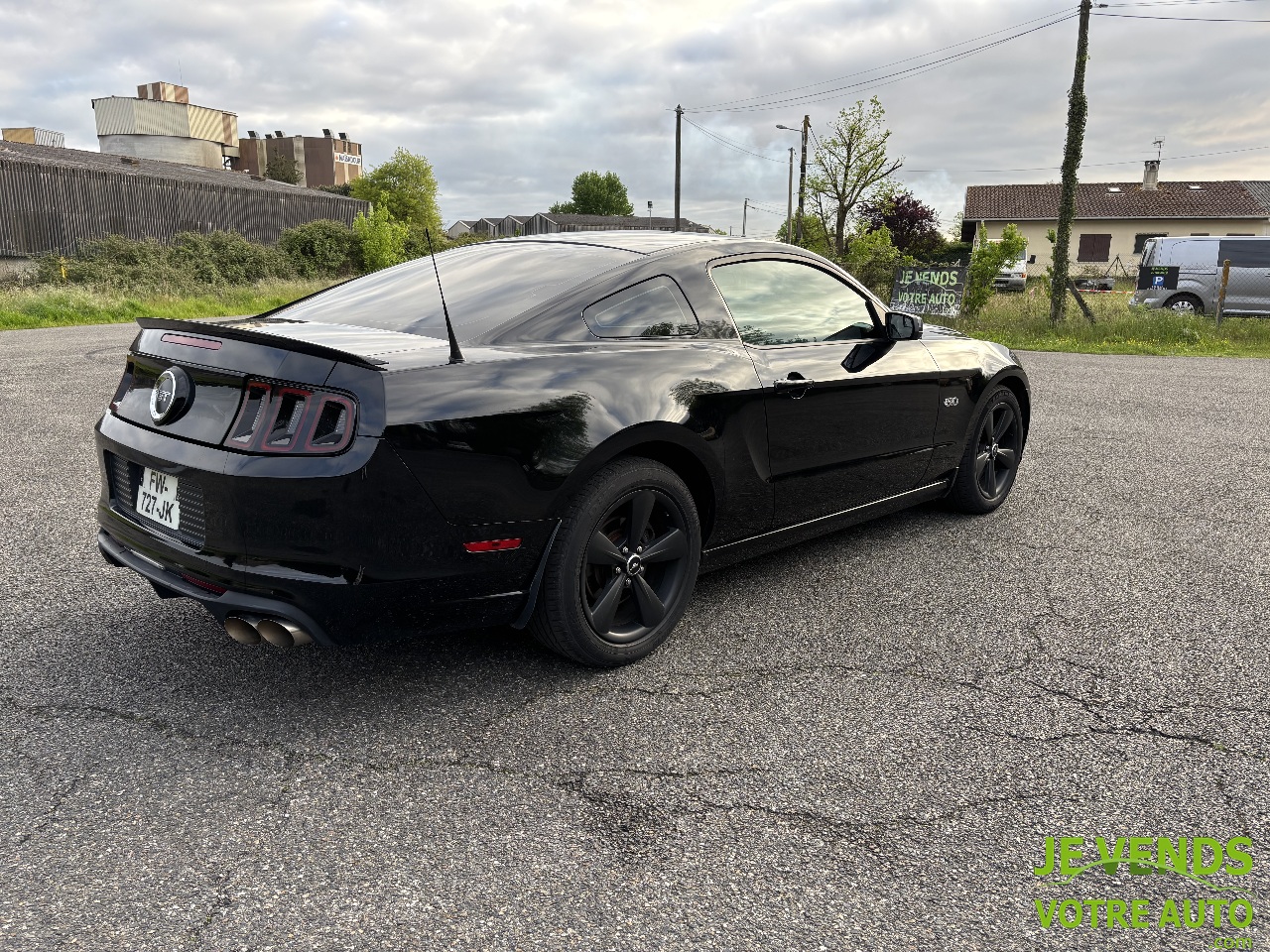 FORD MUSTANG