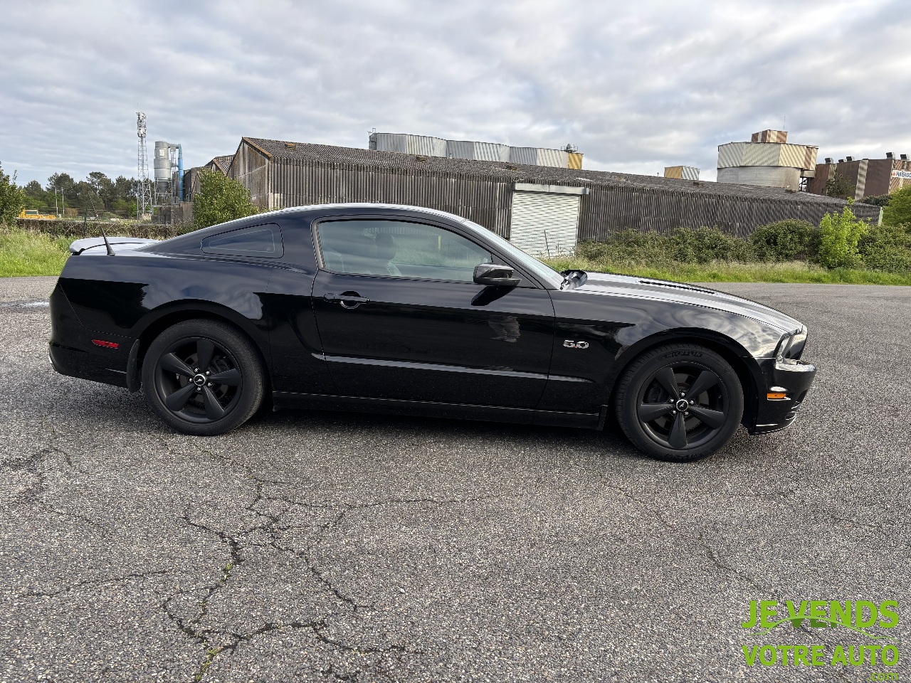 FORD MUSTANG