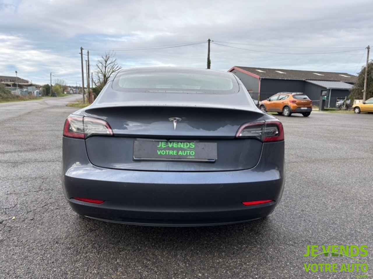 TESLA MODEL 3