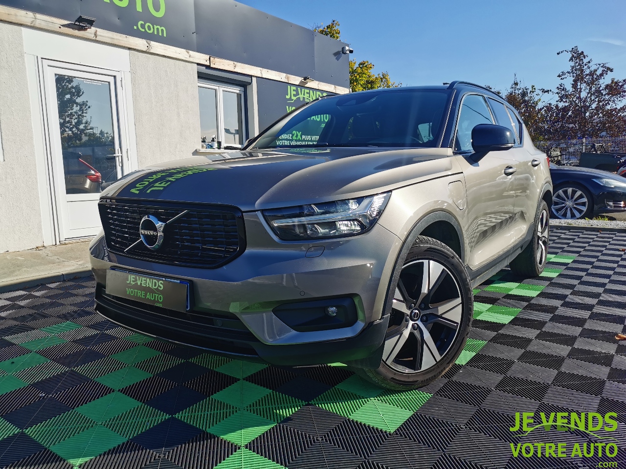 VOLVO XC40