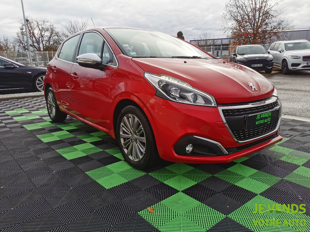 PEUGEOT 208