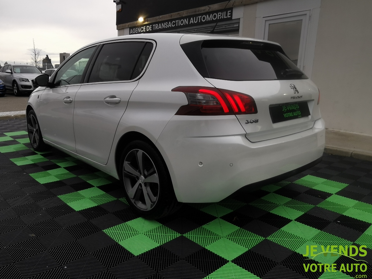 PEUGEOT 308