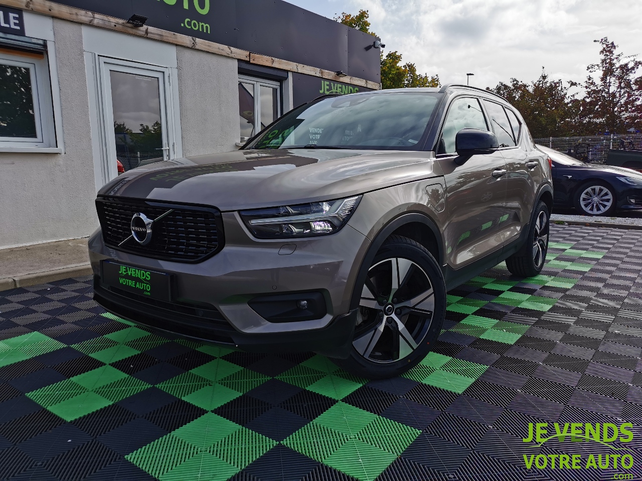 VOLVO XC40