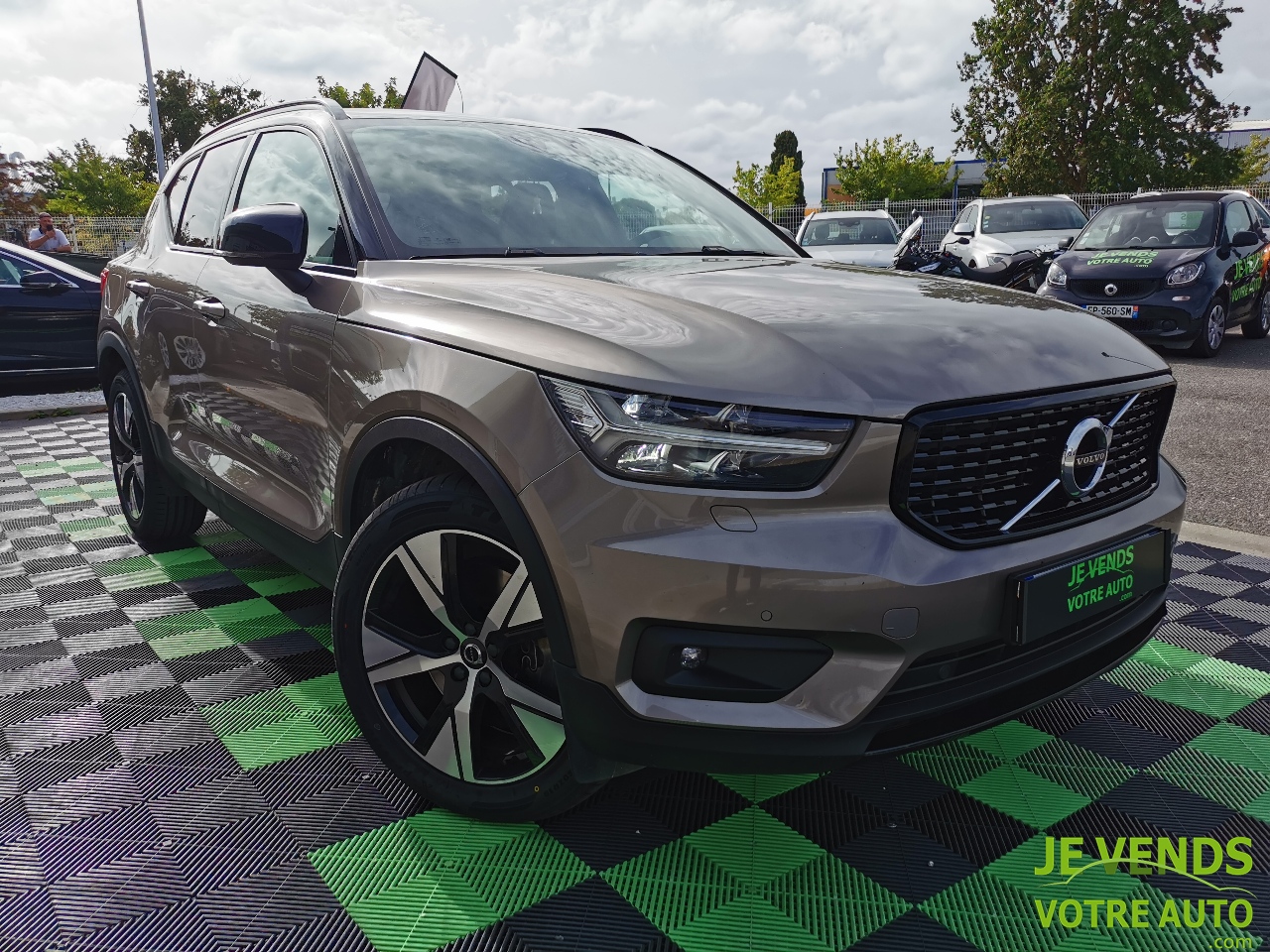 VOLVO XC40