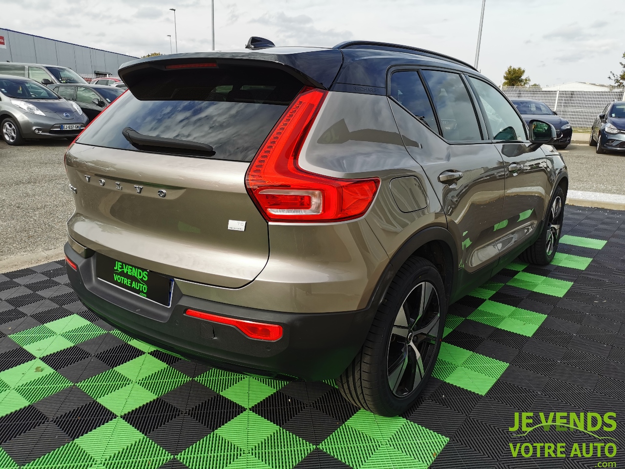 VOLVO XC40