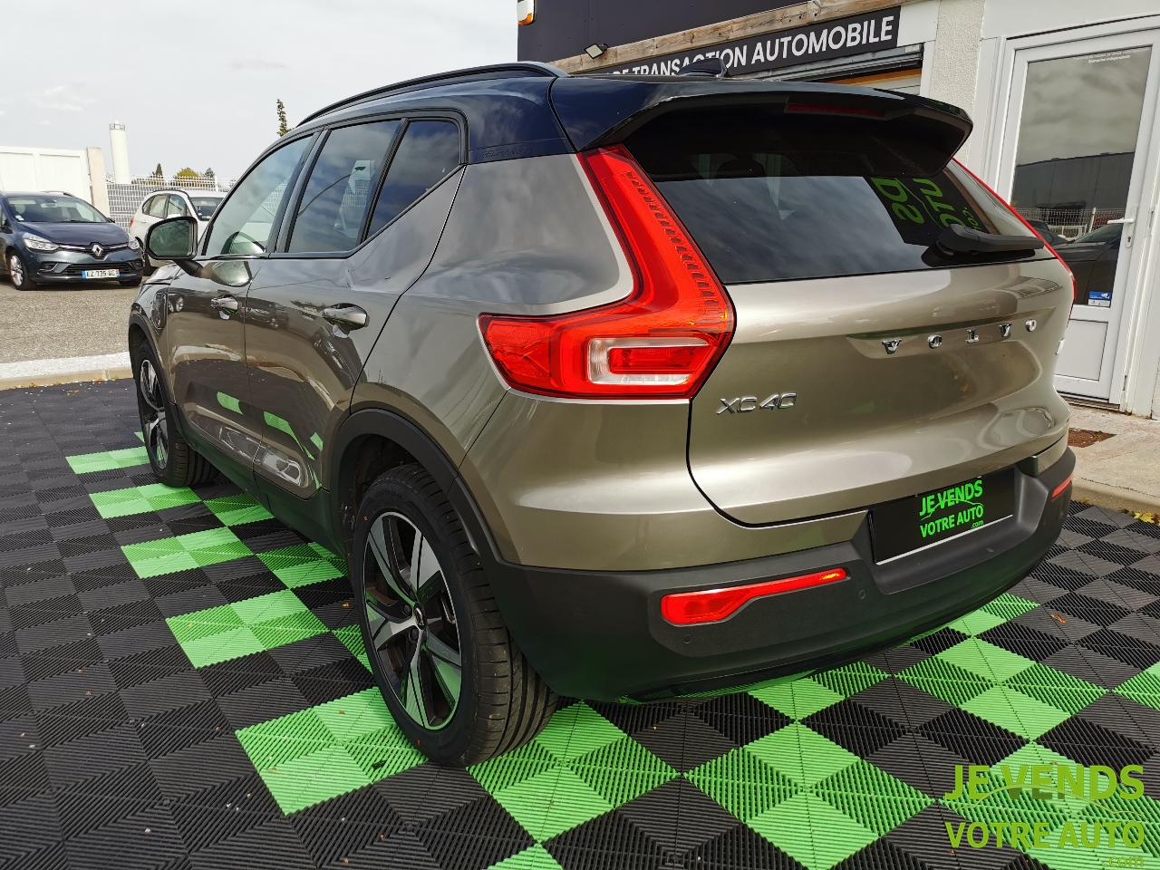 VOLVO XC40