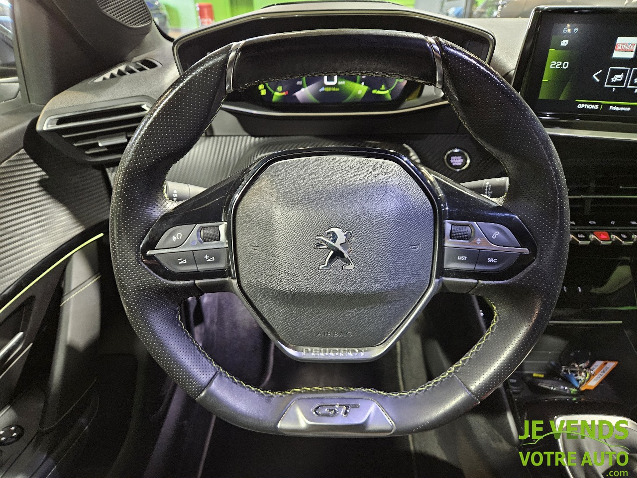 PEUGEOT 208