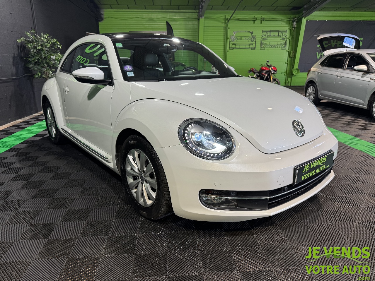 VOLKSWAGEN BEETLE