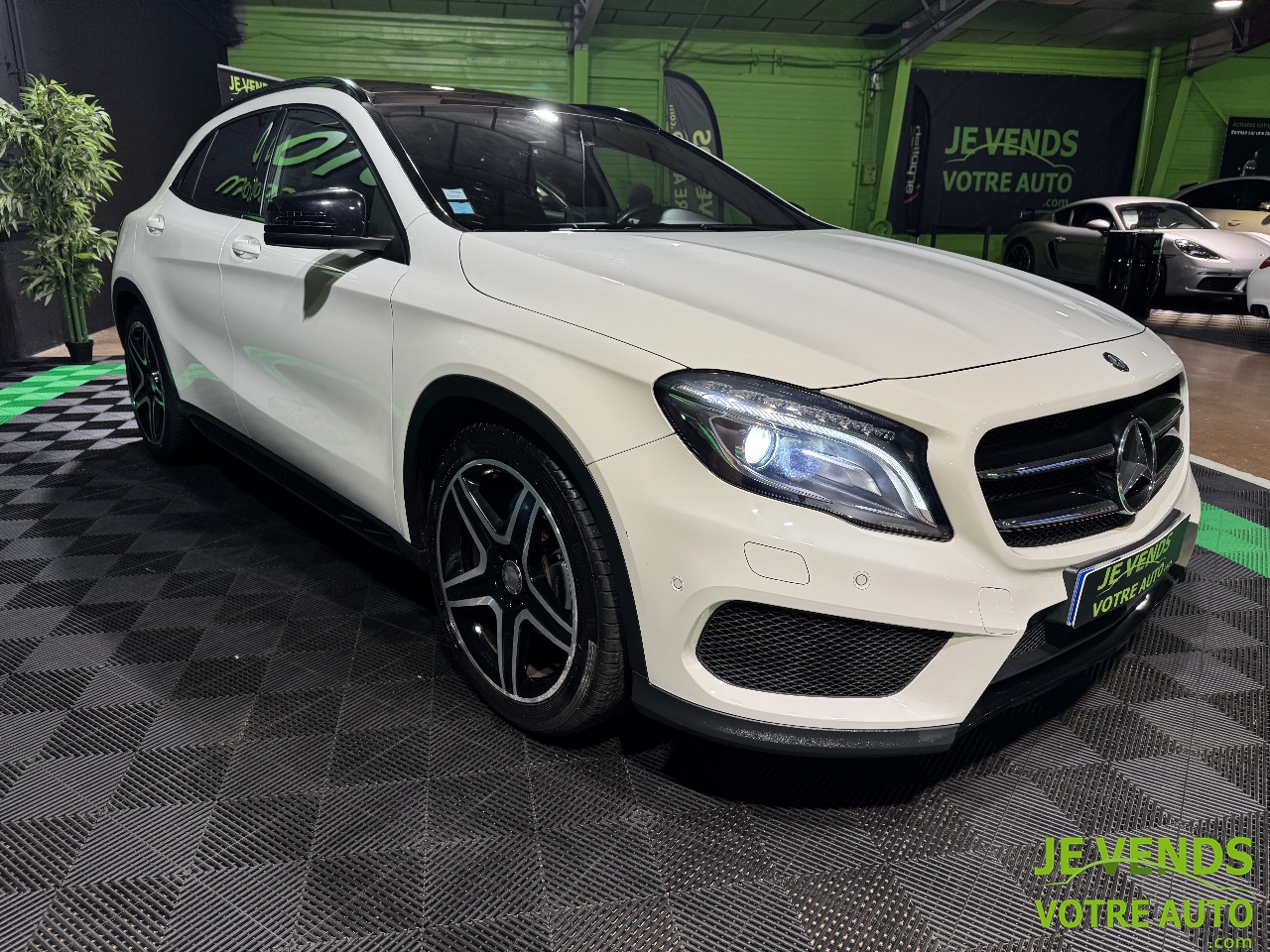 MERCEDES GLA