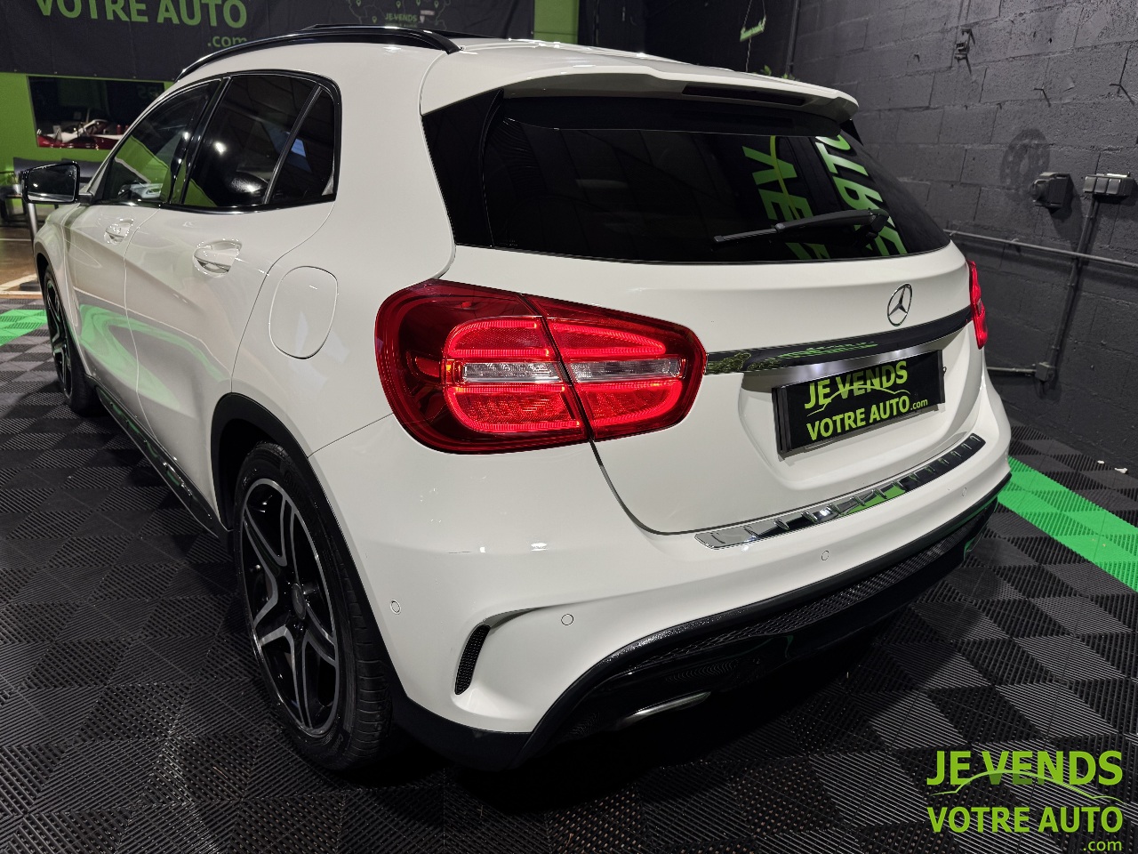 MERCEDES GLA