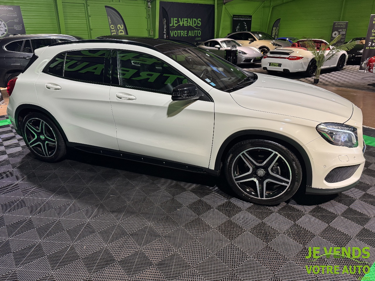 MERCEDES GLA