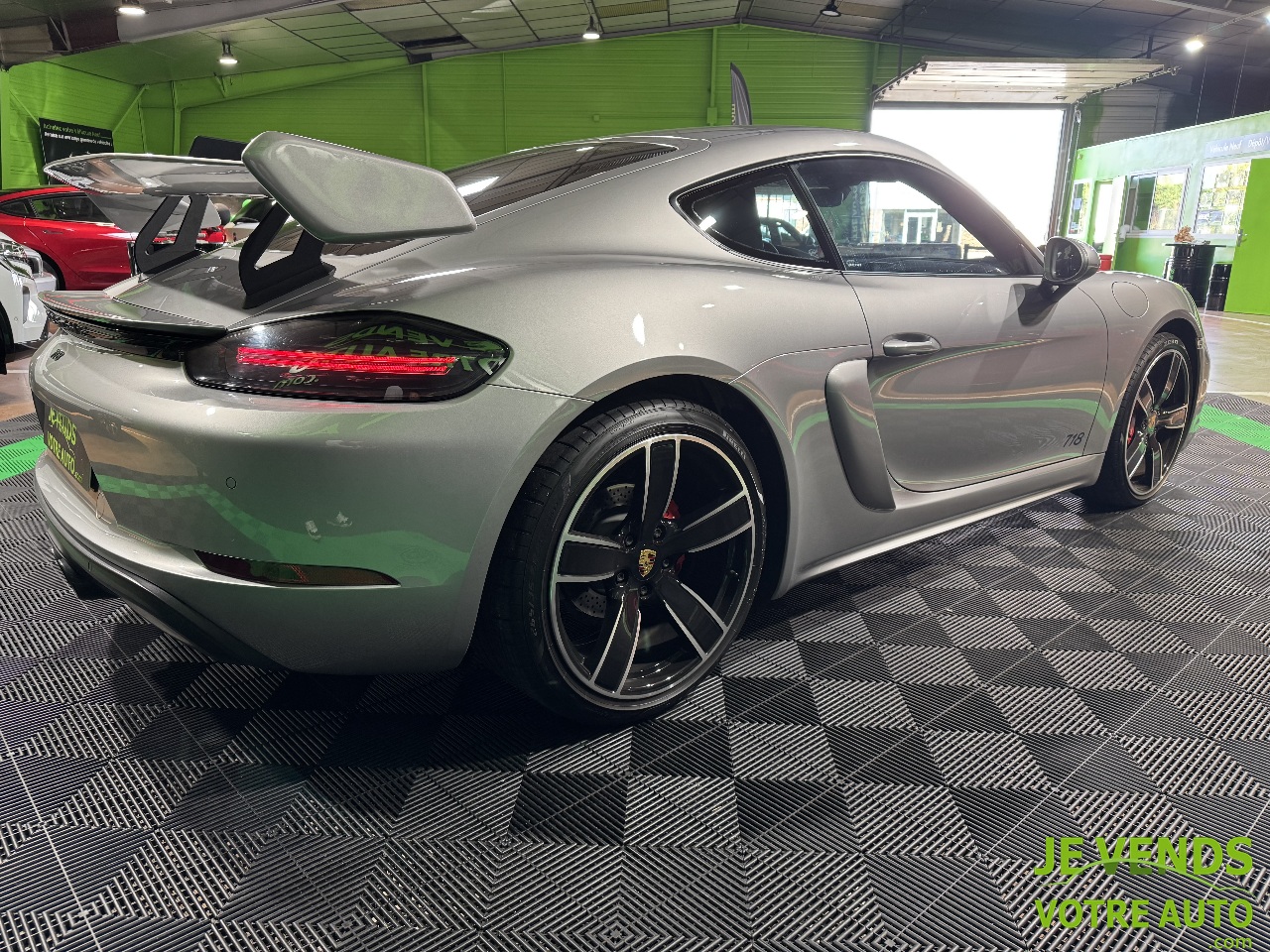 PORSCHE 718 Cayman