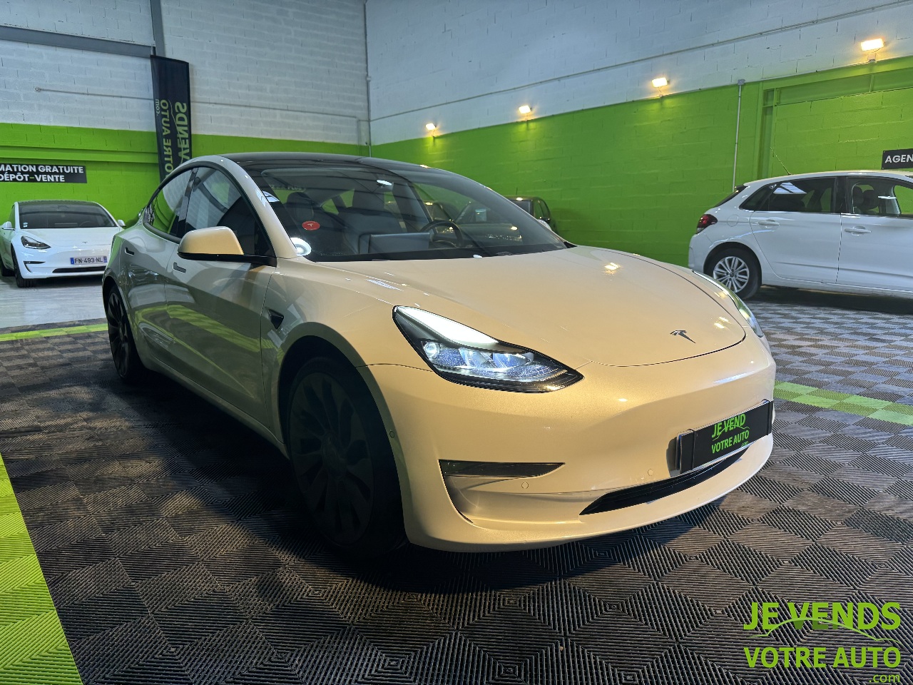 TESLA MODEL 3