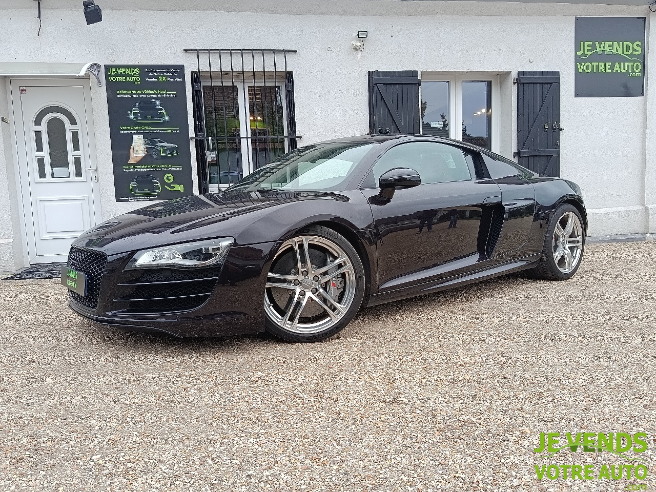 AUDI R8