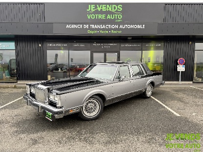 LINCOLN TOWN CAR