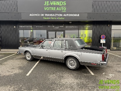 LINCOLN TOWN CAR