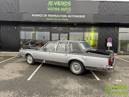LINCOLN TOWN CAR