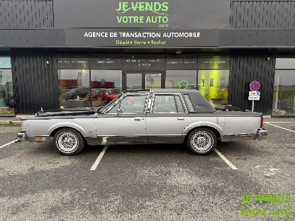 LINCOLN TOWN CAR