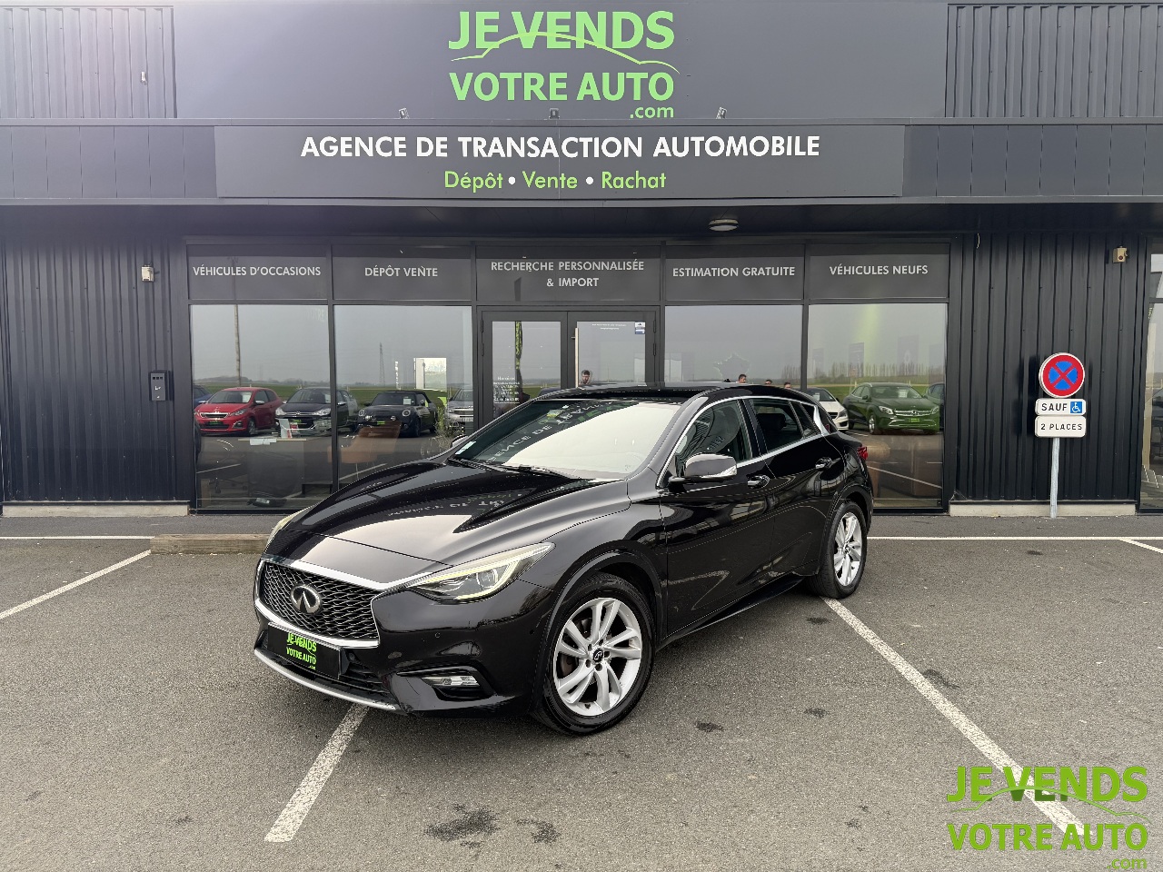 INFINITI Q30