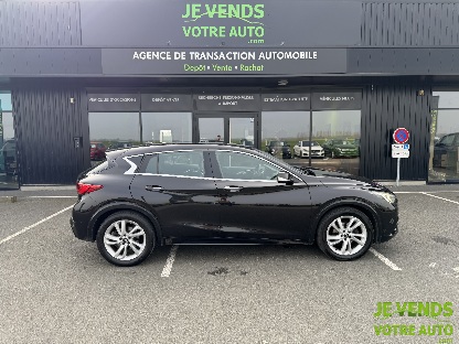 INFINITI Q30
