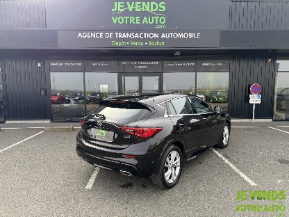 INFINITI Q30