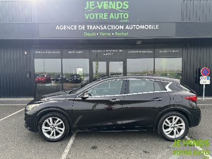 INFINITI Q30