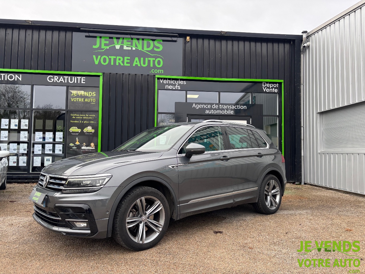 VOLKSWAGEN TIGUAN
