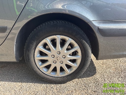 PEUGEOT 607